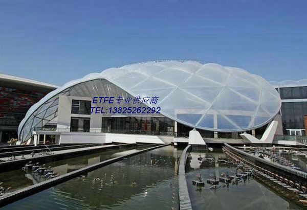 體育看臺的膜結(jié)構(gòu)罩棚設(shè)計在膜結(jié)構(gòu)施工前后應(yīng)注意哪些方面？